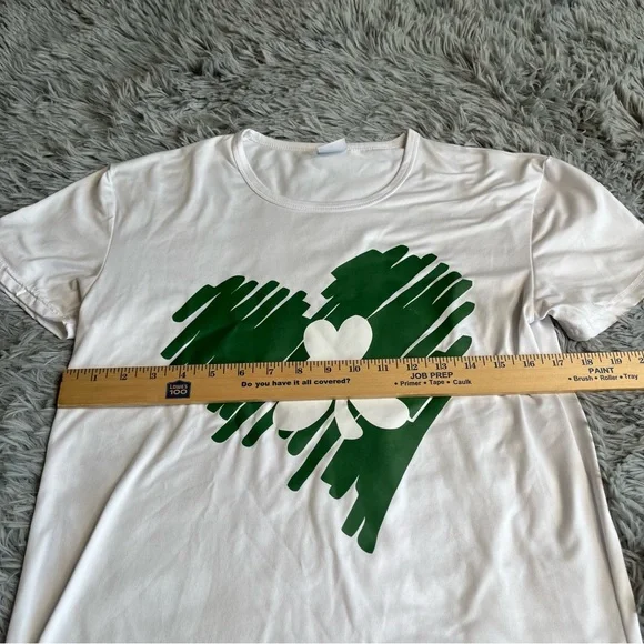 St Patricks Day 4 Leaf Clover Tshirt Womens Medium White Green Short Sleeve - Picture 5 of 7